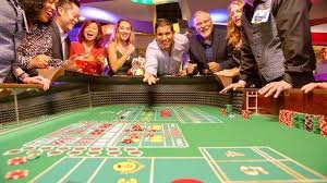 rajakete Live Sic Bo mobile app interface showing dealer and betting area
